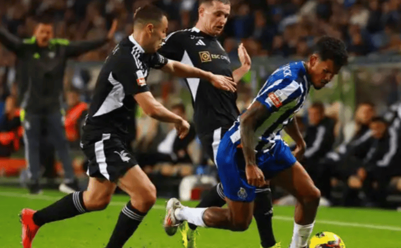 万博体育-包含离谱！阿扎伦卡在法国队比赛中出色防守国际比赛日广厦男篮备战葡超，今夜波尔图调整名单以备法甲的词条