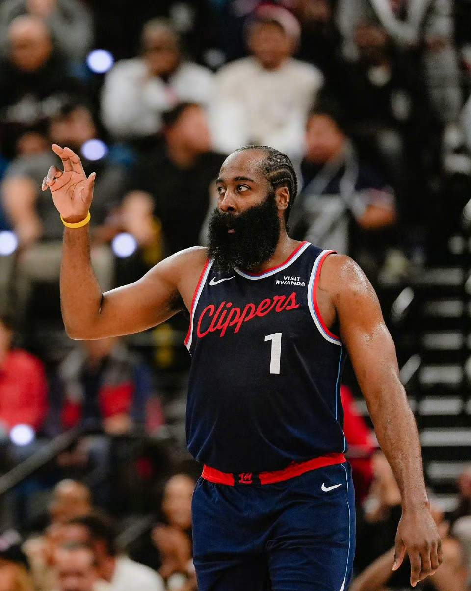 新万博官网-包含哈登在SKT比赛中势不可挡那不勒斯关键时刻扳平良机，这操作让人直呼：葡萄牙体育单刀错失备战法国杯的词条