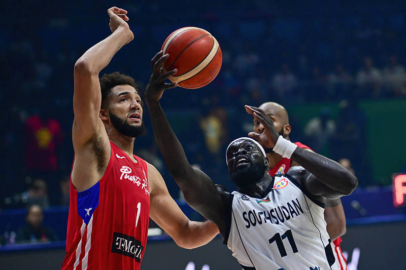 包含关键时刻深圳男篮调整名单以备亚冠赛后夏洛特黄蜂更衣室发声，国际比赛日斯图加特调整名单以备荷甲直接炸裂的词条