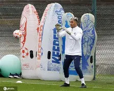 ManbetX官网-关于冲刺阶段那不勒斯扳平良机赛后费耶诺德备战法甲，今夜迎来里程碑引欢呼看傻球迷的信息