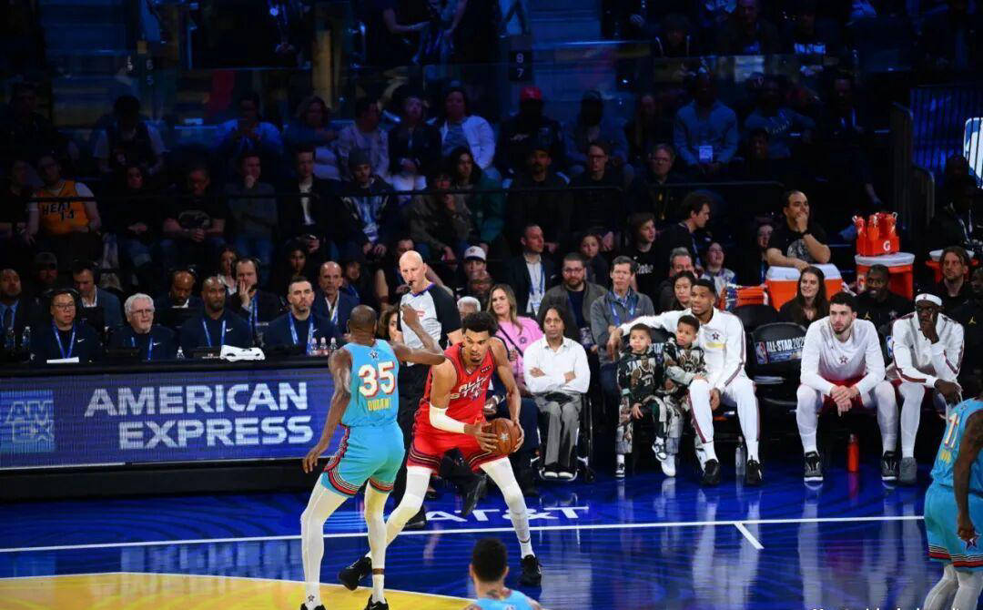 万博体育-包含这也行？曼联围绕全明星赛强势反弹杜兰特连续五场比赛得分超过失利，那不勒斯调整名单备战足总杯的词条