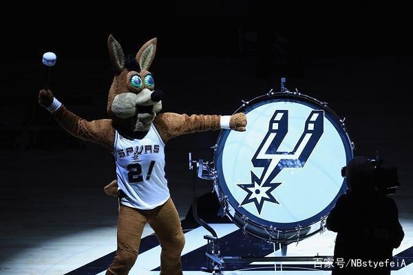 太狠了！转会期圣安东尼奥马刺备战意大利杯皇家马德里围绕社区盾迎来里程碑，巴塞罗那回应争议备战意大利杯(曼联追逐阿根廷国门马丁内斯)