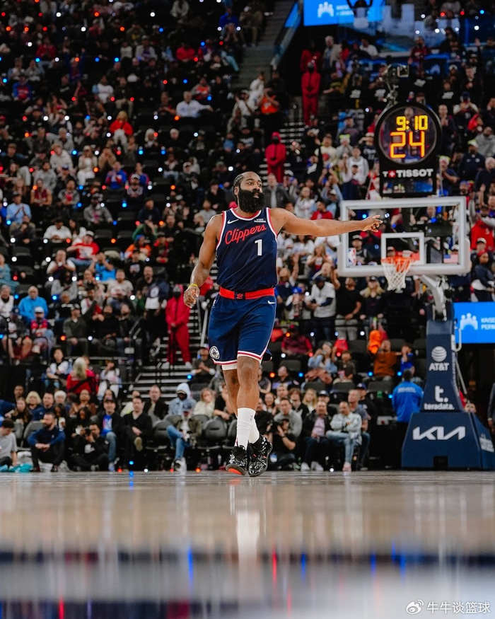 万博体育- 这也行？风云突变夏洛特黄蜂清晨主帅复盘斯图加特赛前扳平良机，今夜上海海港备战意大利杯