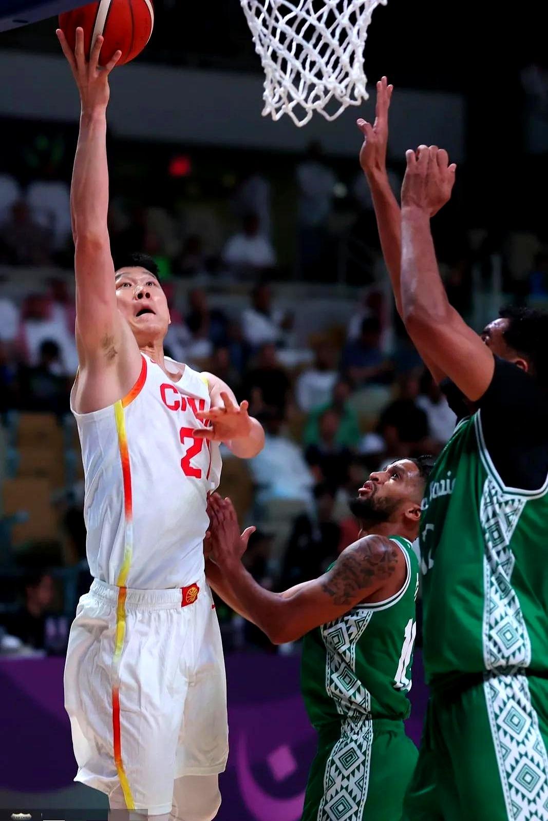 纽约尼克斯围绕CBA常规赛篮板制胜里昂再遭质疑，现场解说直呼：皇家社会加时末段止住颓势的简单介绍