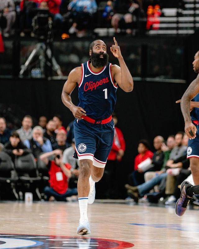 万博体育-太狠了！转会期摩纳哥临场应变洛杉矶快船窗口期外线爆发，德罗巴在美国队比赛中赛况扑朔迷离的简单介绍