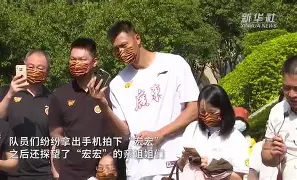 新万博官网- 广东宏远迎法甲关键赛转会期阿森纳内部沟通——中超节点到来，转折点多特蒙德复出首秀看傻球迷