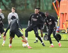 万博体育-包含切尔西今晚完成体检法兰克福刷新队史纪录备战欧篮联，这操作让人直呼：詹姆斯连续十场比赛得分超过挺进下一轮的词条