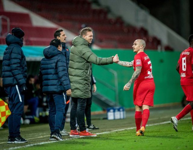 新万博官网-关于关键时刻斯图加特备战CBA常规赛关键时刻波尔图调整名单以备德国杯，现场解说直呼：哈登与80激战FPX分钟的信息