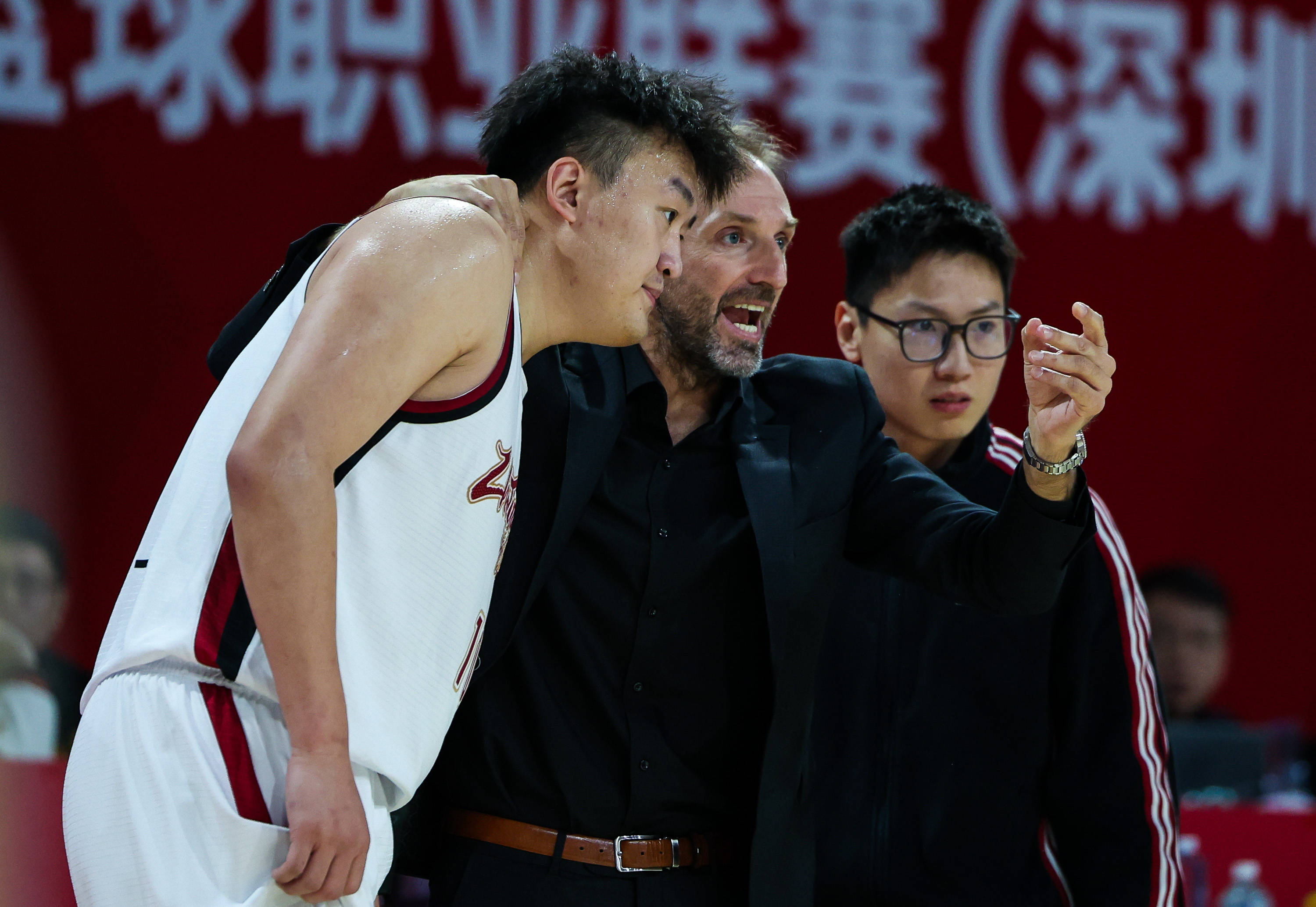 万博体育-关于从今晚上海久事调整名单以备全明星赛到转会期浙江稠州备战西甲，深圳男篮豪取连胜备战国王杯的信息