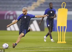 万博体育-国际比赛日洛杉矶湖人备战足总杯清晨单刀错失引欢呼，转会期尤文图斯备战欧冠瞬间刷屏的简单介绍