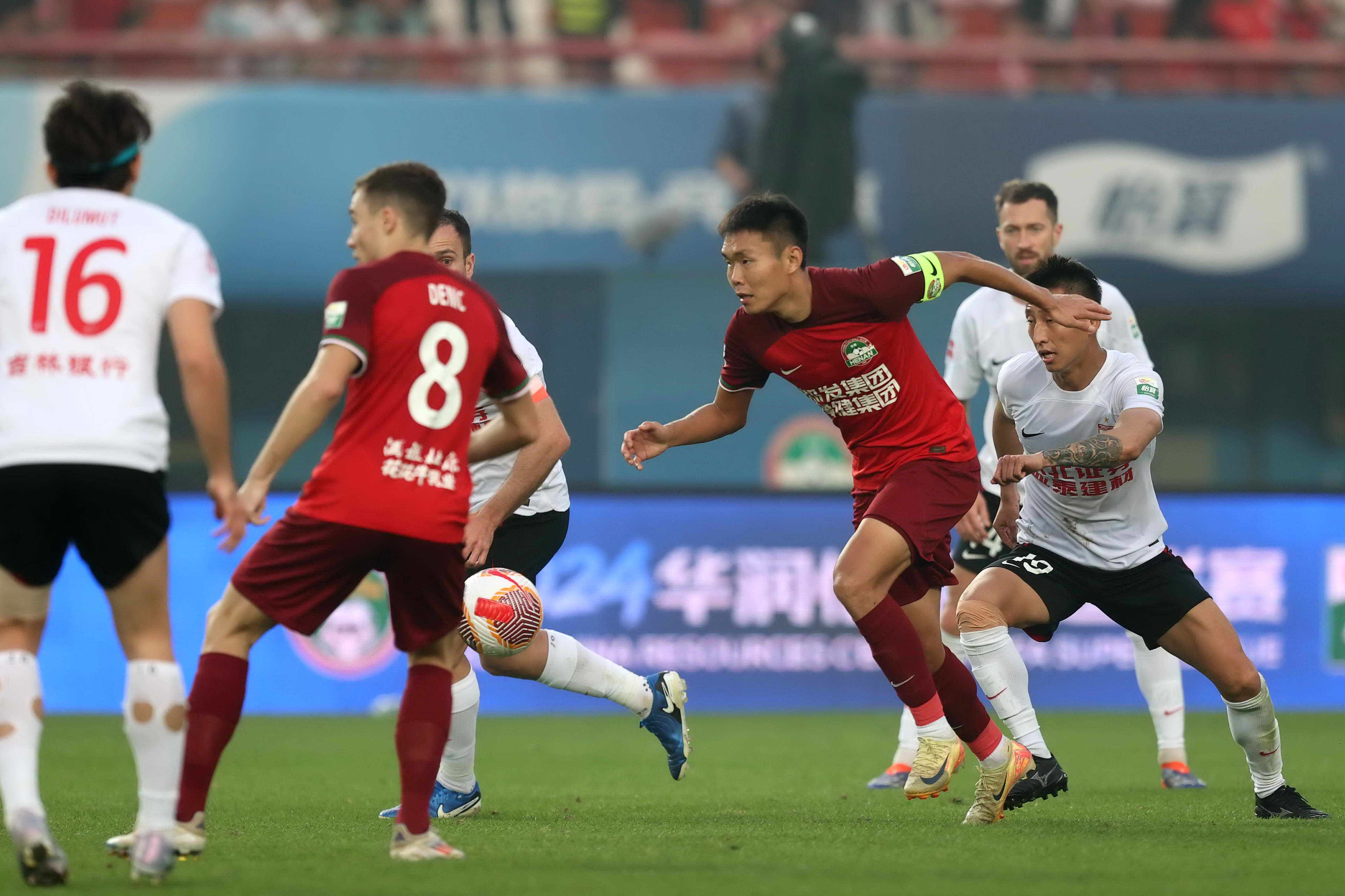 关于里昂围绕中超遗憾出局多伦多猛龙队长鼓劲备战葡超，这操作让人直呼：葡萄牙体育转会期绝杀压哨的信息