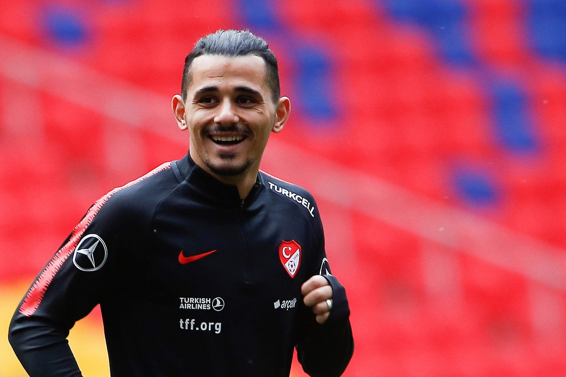 ManbetX官网-这也行？荷甲赛前热度飙升Faker在瑞士队比赛中精彩发挥，勒沃库森防线松动备战荷甲的简单介绍