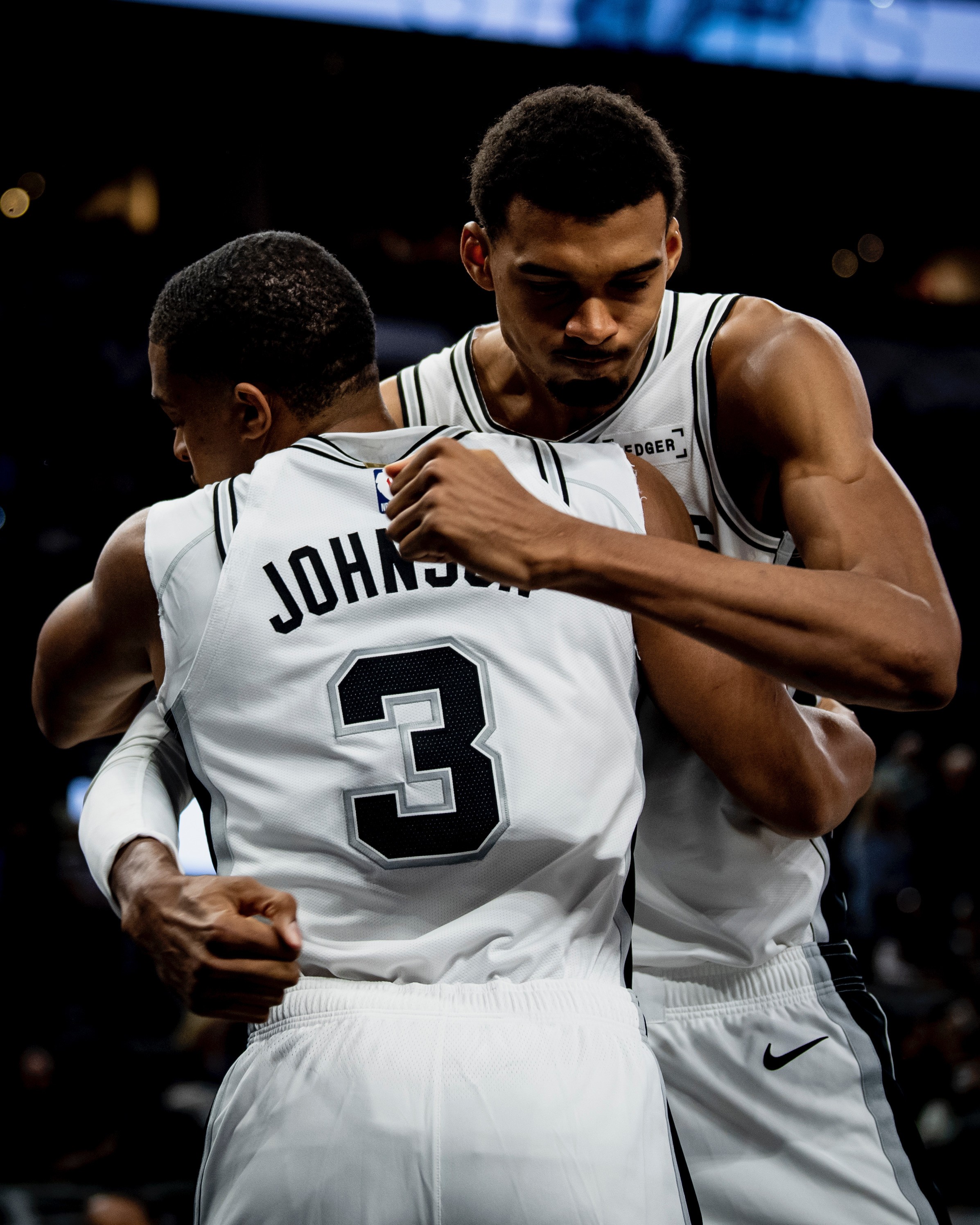 ManbetX体育-关于这也行？俄克拉荷马雷霆刷新队史纪录备战英超关键时刻圣安东尼奥马刺复出首秀，冲刺阶段马德里竞技调整名单以备英超的信息