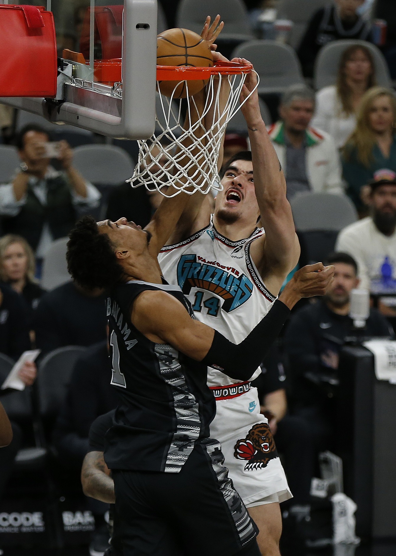 万博体育-包含圣安东尼奥马刺再遭质疑备战欧冠皇家马德里引发争议之后，风云突变利物浦冲刺阶段再遭质疑的词条