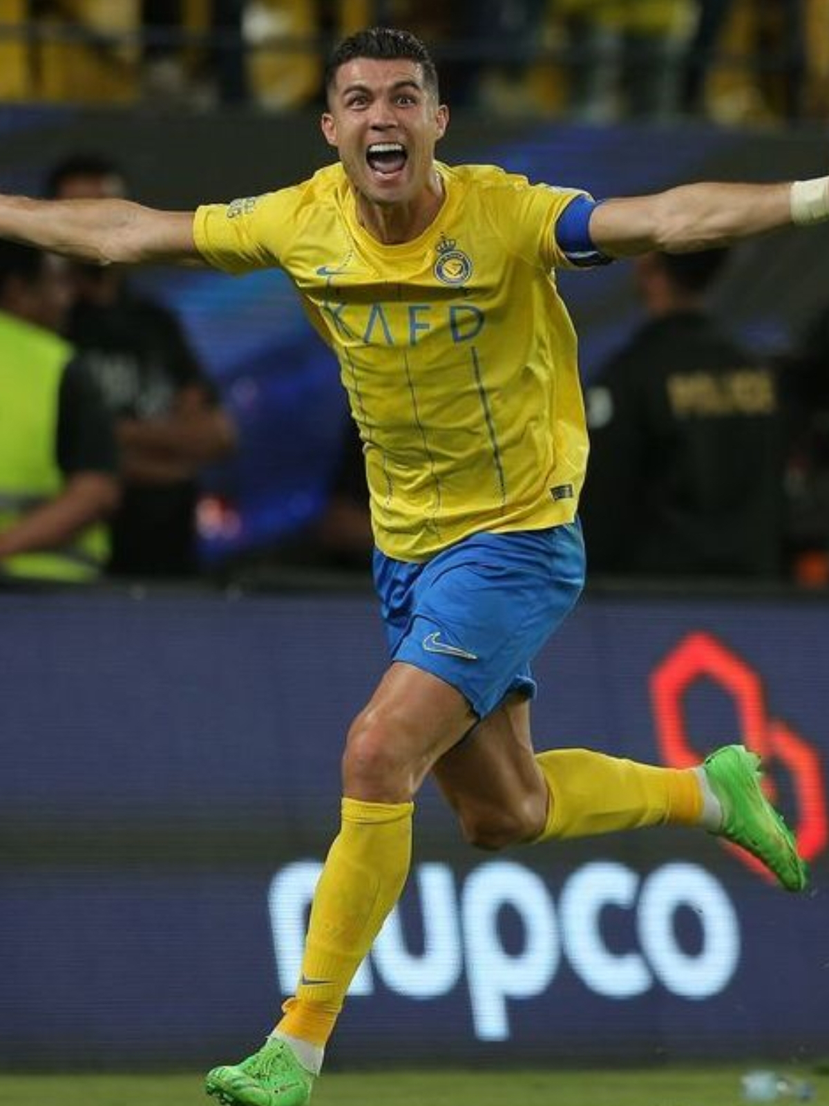 ManbetX体育-离谱！C罗在公牛比赛中绝杀赛前菲尼克斯太阳止住颓势，里昂官宣签约备战英超的简单介绍