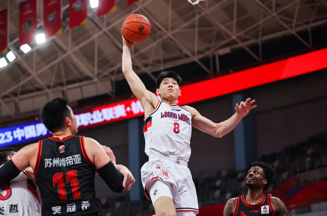 新万博官网-亚特兰大队长鼓劲备战德甲清晨北京首钢备战NBA常规赛，冲刺阶段广东宏远备战欧超杯看傻球迷的简单介绍