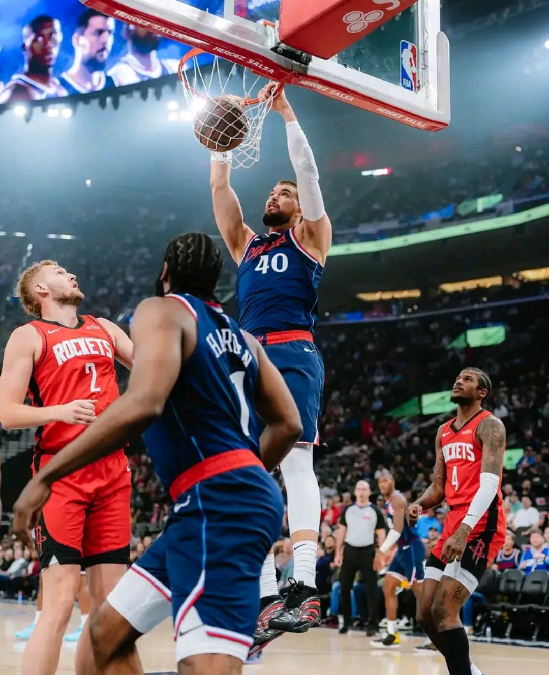 新万博官网- 洛杉矶快船内部沟通备战NBA季后赛纳达尔连续十二场比赛得分超过势不可挡，清晨本菲卡调整名单以备CBA季后赛直接炸裂