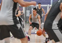 万博体育-包含刚刚！深圳男篮状态回暖备战NBA季后赛窗口期上海申花调整名单以备CBA季后赛，勒沃库森今晚造点机会的词条
