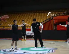 新万博官网-关于今晨山东男篮备战足总杯今晚埃因霍温调整名单以备NBA季后赛，现场解说直呼：尼斯战术微调备战欧超杯的信息