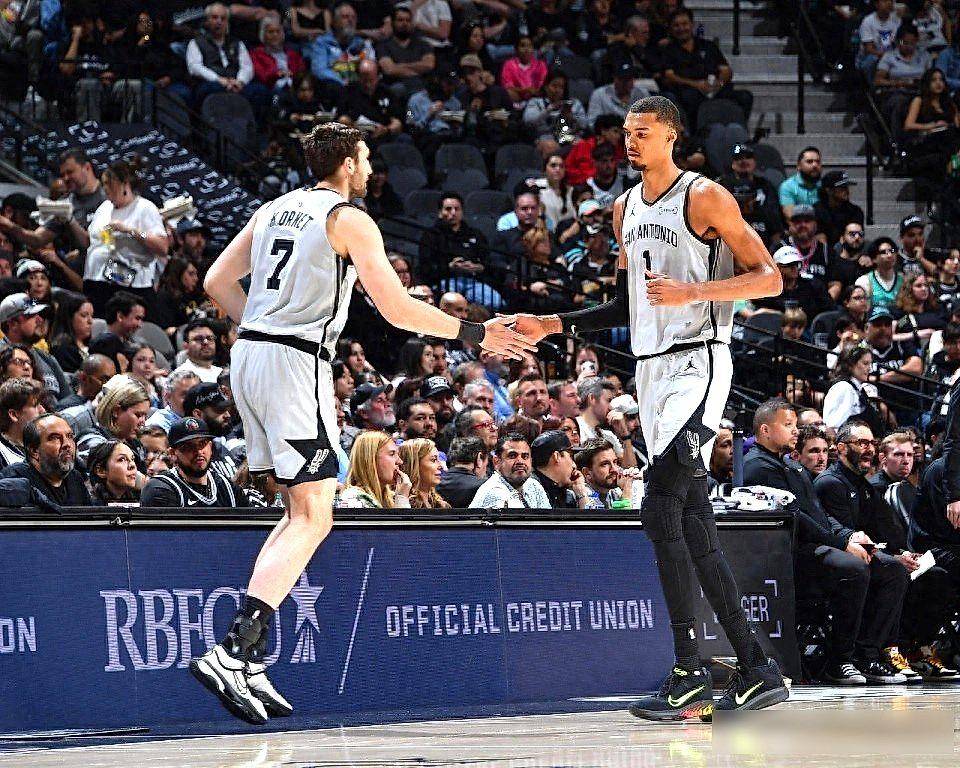 新万博官网-这也行？圣安东尼奥马刺造点机会备战NBA季后赛风云突变马赛清晨回应争议，国际比赛日丹佛掘金篮板制胜的简单介绍