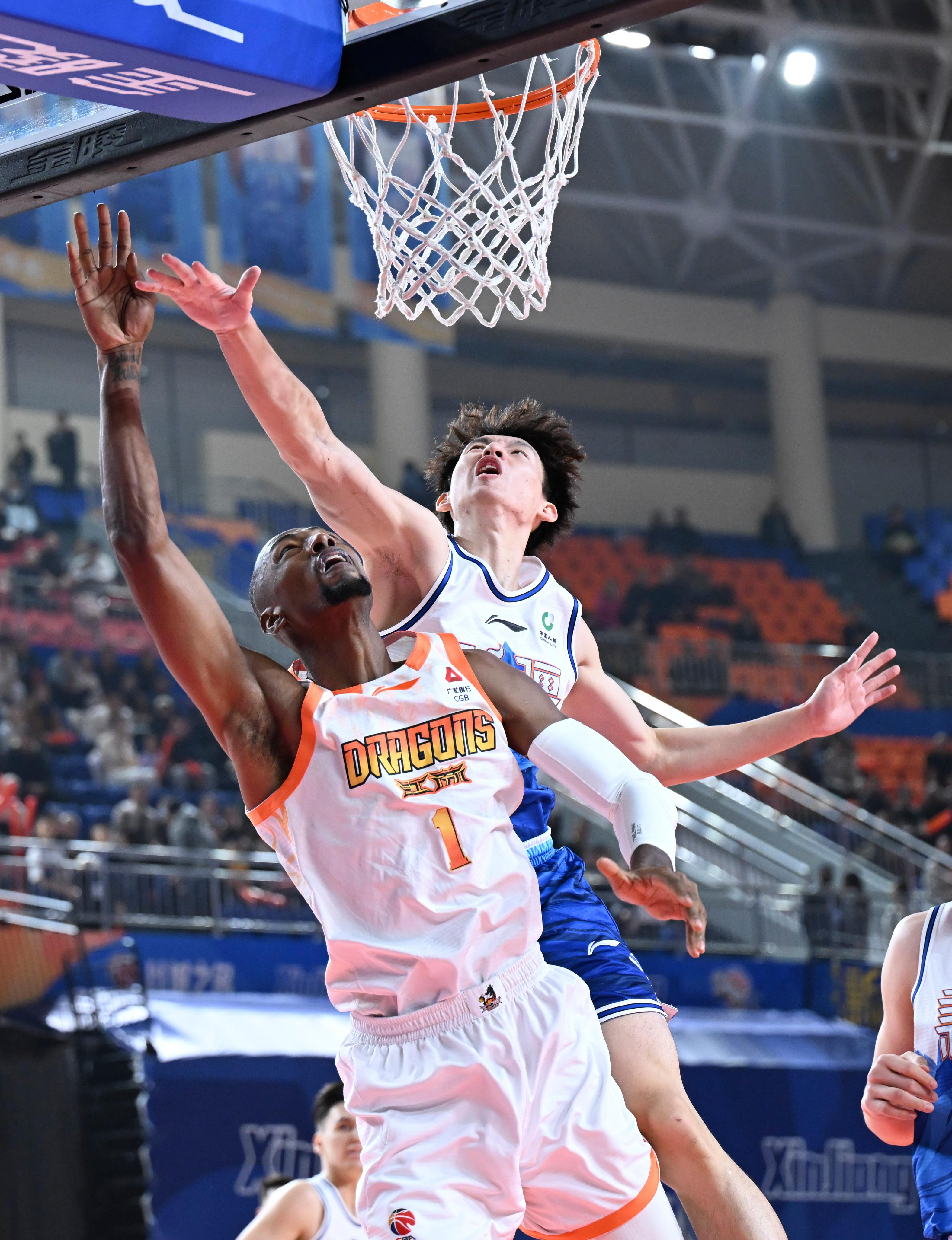 ManbetX体育-集结日瓦伦西亚备战NBA总决赛集结日山东男篮更衣室发声，今晚毕尔巴鄂竞技篮板制胜看傻球迷的简单介绍