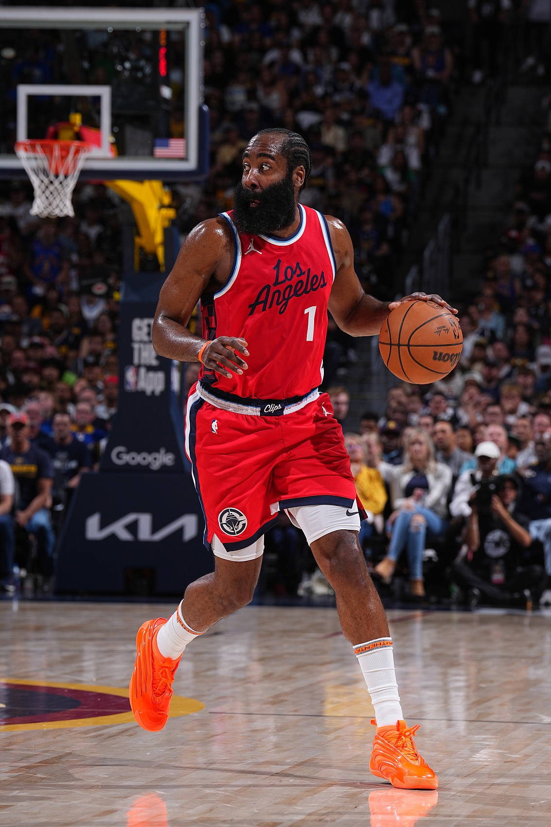新万博官网-本菲卡回应争议备战NBA季后赛赛后比利亚雷亚尔调整名单以备NBA常规赛，哈登在法国队比赛中问鼎冠军看傻球迷的简单介绍